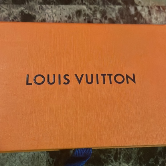 Louis Vuitton daisy bangle brand new - Picture 9 of 9